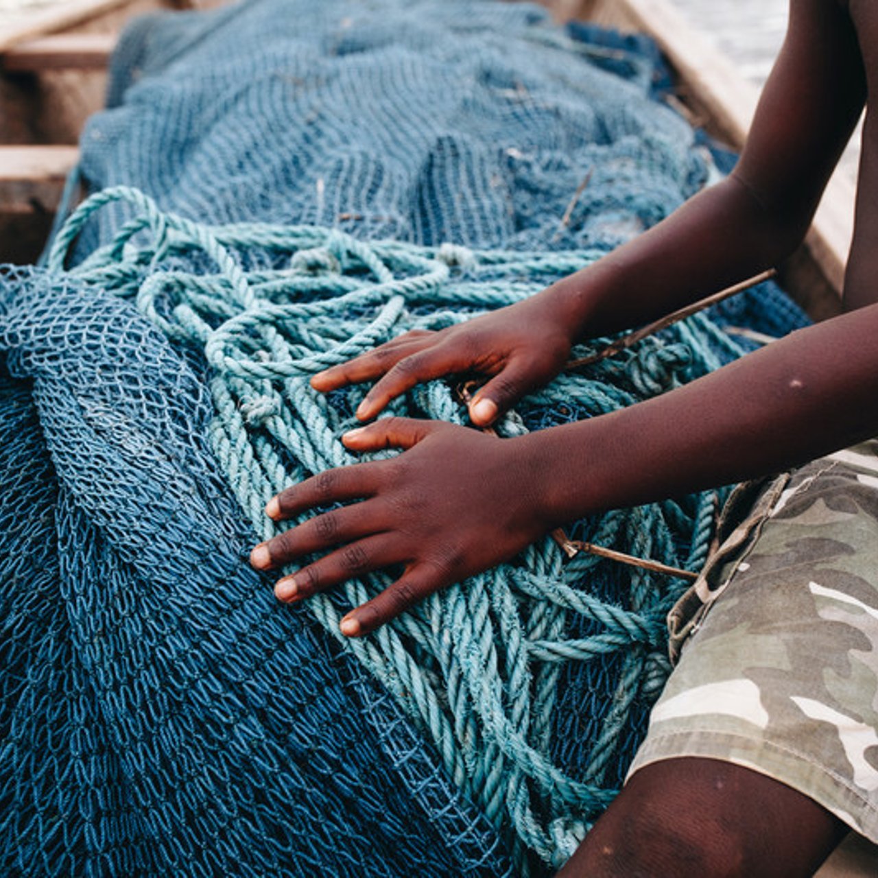 123 114 201907 ACC Ghanaian Children on Lake Stock Photos Approved for Full Use