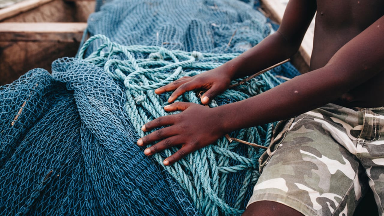 123 114 201907 ACC Ghanaian Children on Lake Stock Photos Approved for Full Use