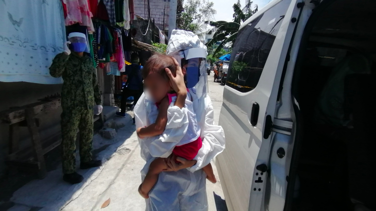 2020 0527 Taguig Op Children being brought to police rescue van 8